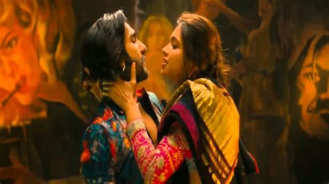 deepika padukone hot scene|DEEPIKA PADUKONE: Romantic & Beautiful Scenes from。